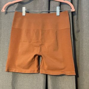 Alphalete Mandarin Amplify Shorts